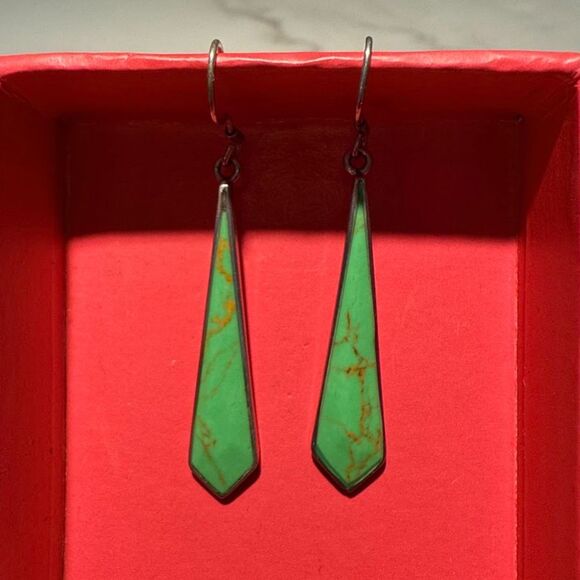 Vintage Native American Green Gaspeite Stone Drop Earrings 925 Sterling Silver - Picture 1 of 7